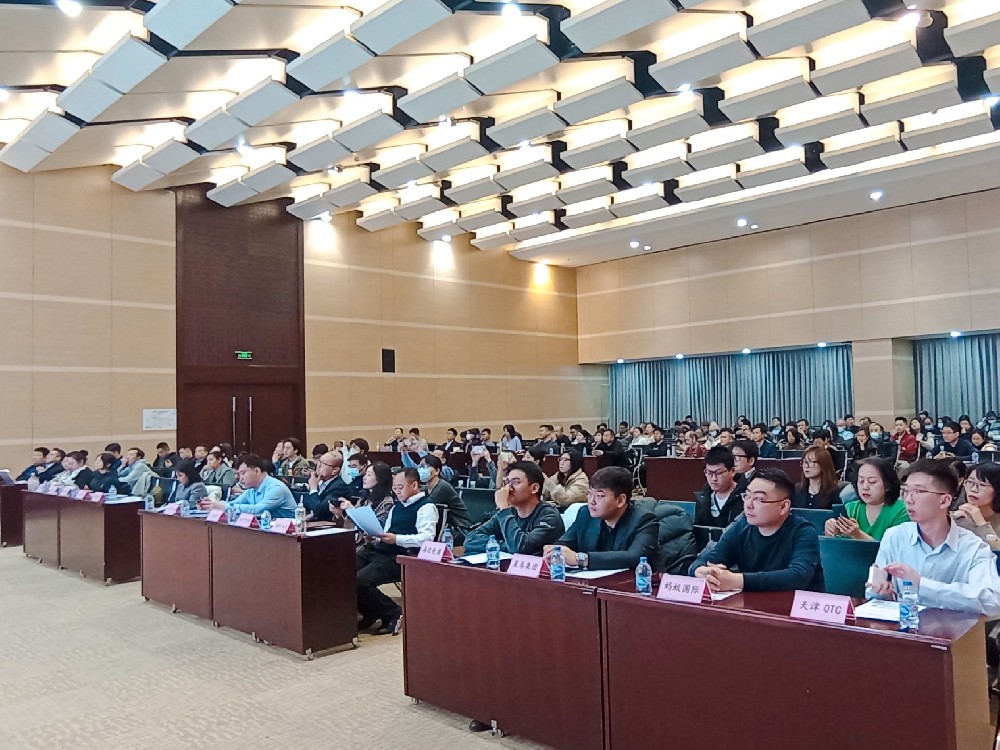协会与东疆综保区电子商务专委会联合举办外贸转型升级（跨境电商专场）培训会